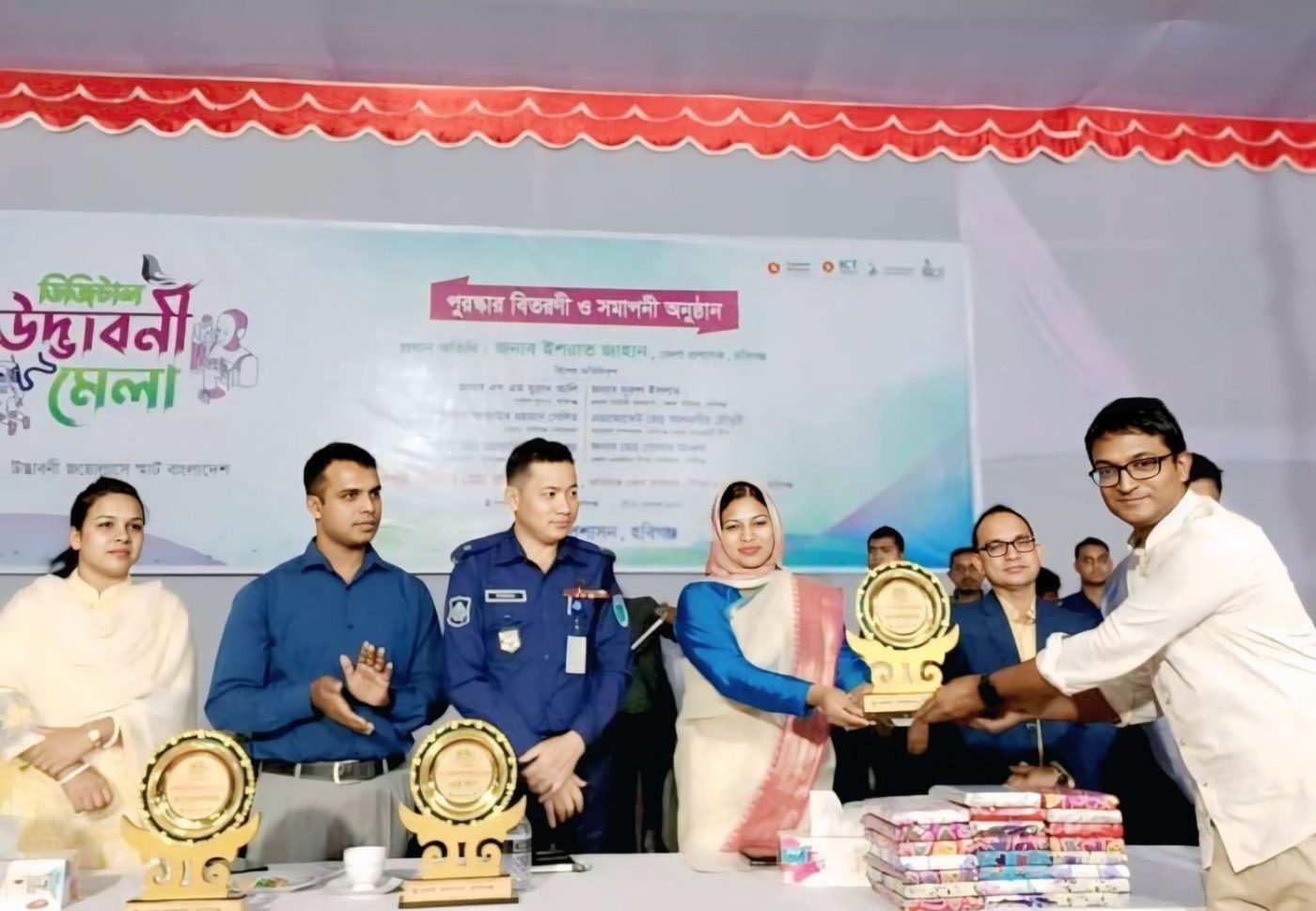 শ্রেষ্ঠ প্রশিক্ষক তরুণ উদ্যোক্তা পুরস্কার প্রাপ্ত